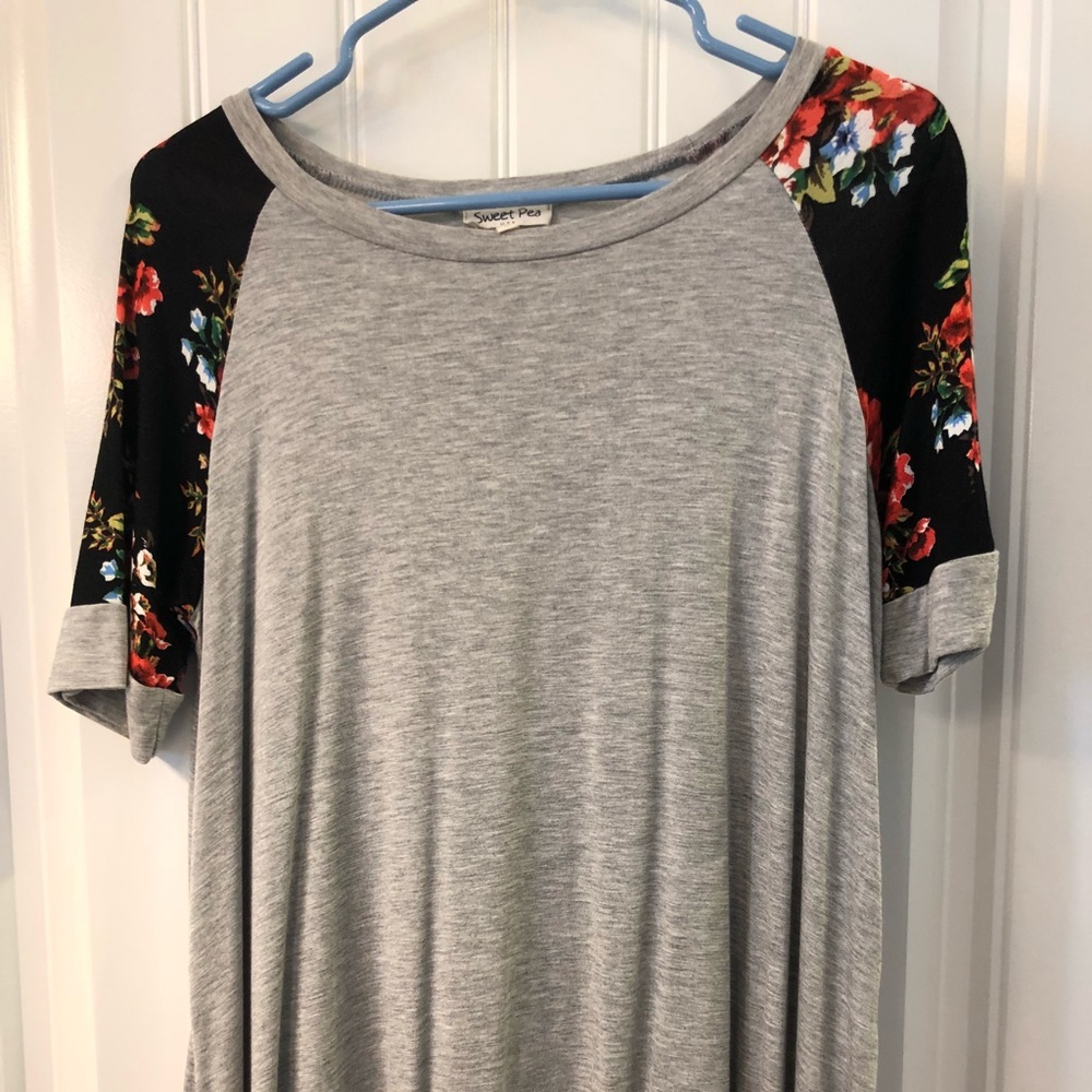 Gray and floral flows top